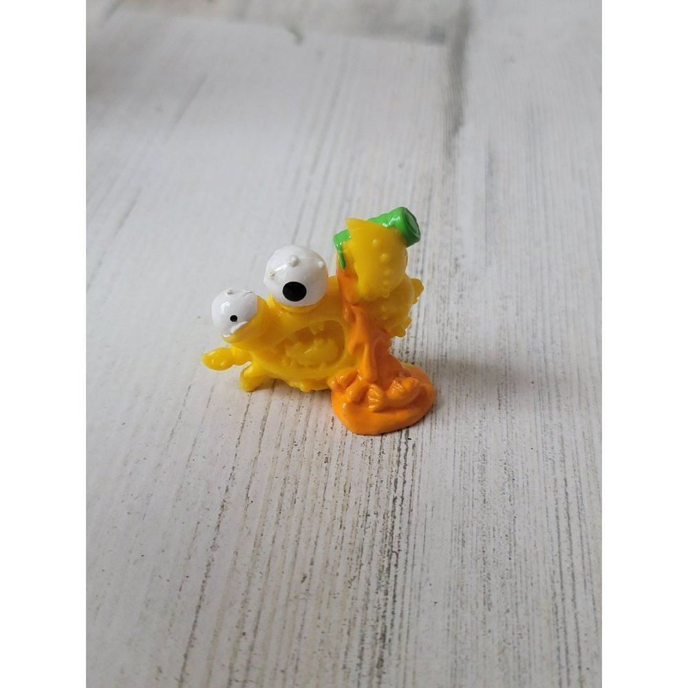 Moose Yellow mini crab creature toy‎ figure spill